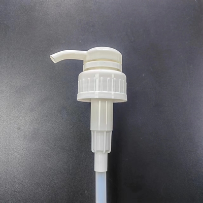 K206-11 शाइनी व्हाइट स्क्रू लोशन पंप डिस्चार्ज रेट 4ml/T नॉनस्पिल स्प्रिंग इनसाइड