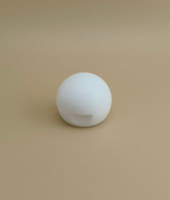 कॉस्मेटिक बोतलों के लिए सफेद प्लास्टिक चिकना गोलाकार ढक्कन