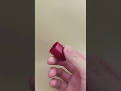 त्वचा देखभाल बोतलों के लिए अच्छा डिज़ाइन लाल प्लास्टिक कैप