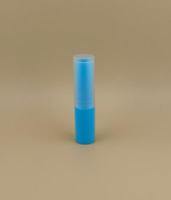 लिपस्टिक के लिए स्पष्ट रिब्ड ढक्कन के साथ नीली छोटी लिप बाम पैकेजिंग