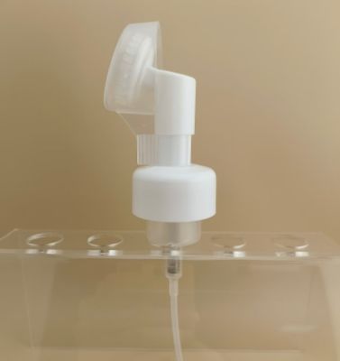 शरीर धोने की बोतलों के लिए ब्रश के साथ नाजुक डिजाइन सफेद प्लास्टिक बड़ा फोम पंप